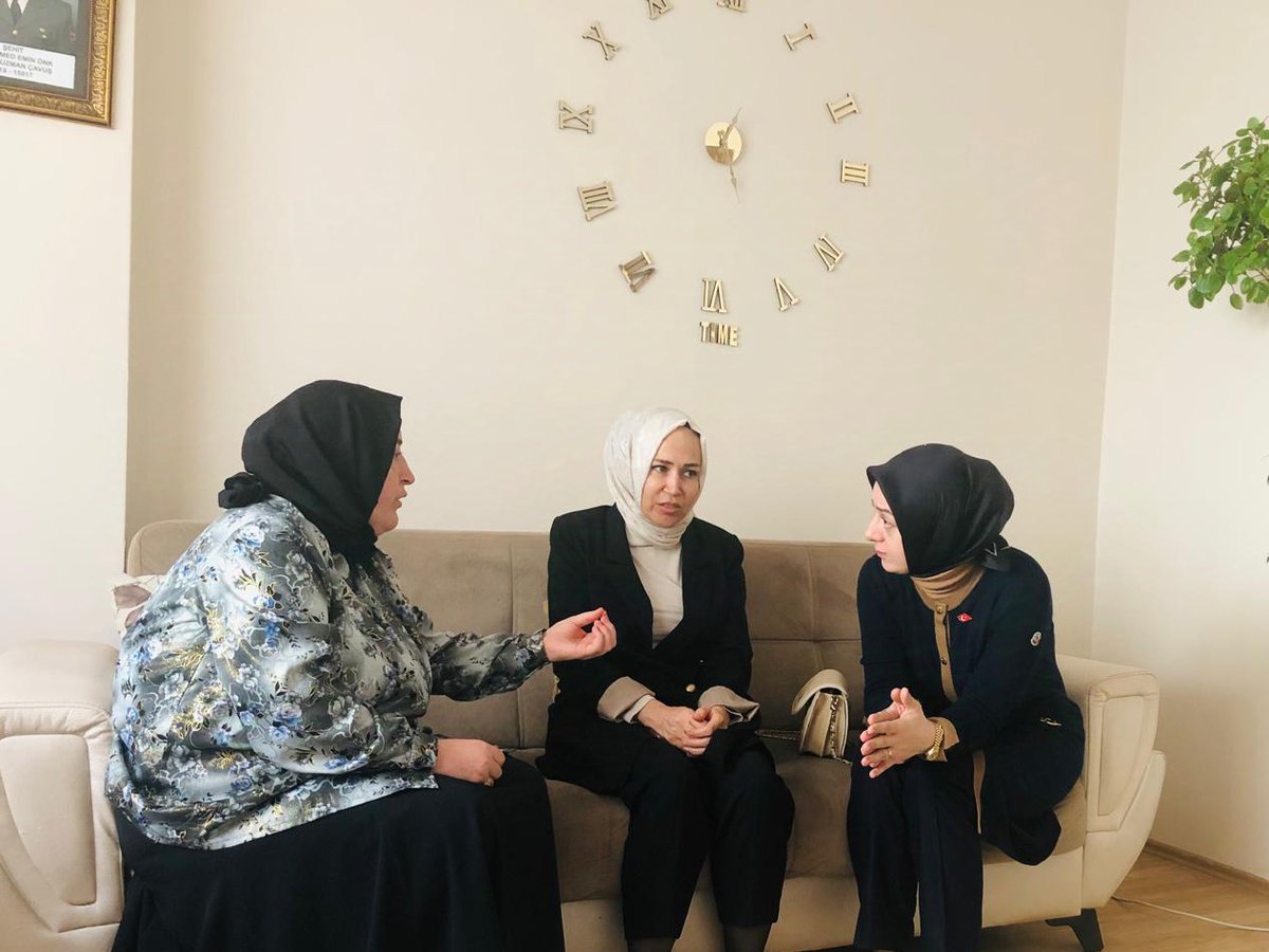 Vekilimiz <a href="/AAsumanErdogan/">Asuman Erdoğan 🇹🇷</a>, Başkanımız <a href="/1sevimcelik/">Sevim ÇELİK🇹🇷</a> ve İl Yürütme Kurulu Üyemiz <a href="/BasgozeElif/">Elif Basgoze</a>; Şehit Piyade Uzman Çavuş Muhammed Emin Önk'ün annesi Elif Hanım'ı ziyaret etti.

Aziz şehidimizi bir kez daha rahmetle anıyor, ailesine başsağlığı ve sabır diliyoruz.

#TürkiyeBuluşmaları