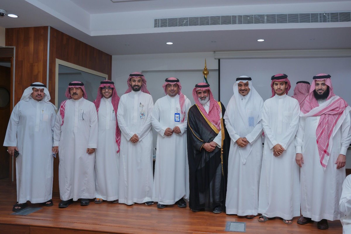 KNews2030_KSA's tweet photo. "الجمعية السعودية للإعاقة السمعية" توقع مذكرة تفاهم مع "نادي الغد الإعلامي"

@shiorgsa 
@DrALOTHMAN 
@amal_ha22 
#خبر_الرياض #السعودية 

خبر الرياض - أمل الدوسري 

تم توقيع مذكرة تفاهم بين الجمعية السعودية للإعاقة السمعية ونادي الغد الإعلامي، وذلك بهدف تعزيز التعاون والشراكة في مجالات العمل الإعلامي والتوعية والتدريب، بما يسهم في دعم وخدمة المجتمع من خلال المبادرات المشتركة وتحقيق الفائدة لجميع الأطراف.

وقع الاتفاقية من جانب الجمعية السعودية للإعاقة السمعية، الدكتور عثمان بن عبد الله آل عثمان، رئيس الجمعية، ومن جانب نادي الغد الإعلامي الأستاذة لمياء عبدالرحمن المرشد، نائب رئيس النادي.

وتهدف المذكرة إلى توسيع مجالات التعاون بين الطرفين، بما يشمل الاستفادة من الخبرات وتقديم الخدمات المتخصصة في مجال الإعلام والتوعية، وتشمل التزامات الطرفين، وضع شعار نادي الغد الإعلامي كشريك إعلامي في الموقع الإلكتروني للجمعية، وتنظيم ورش عمل ودورات تدريبية متخصصة لموظفي الجمعية، إضافة إلى تسهيل مشاركة ممثلي الطرفين في الفعاليات والبرامج المشتركة.

كما تنص المذكرة على تنظيم الاتصالات والمخاطبات بين الطرفين لضمان التنفيذ الفعّال للبرامج والمشاريع المتفق عليها، مع التأكيد على تجديد المذكرة سنويًا بما يتوافق مع متطلبات المرحلة.

تأتي هذه المذكرة في إطار تعزيز التعاون بين الهيئات والمؤسسات الوطنية ؛لتحقيق الصالح العام وتطوير الخدمات المقدمة لذوي الإعاقة السمعية.