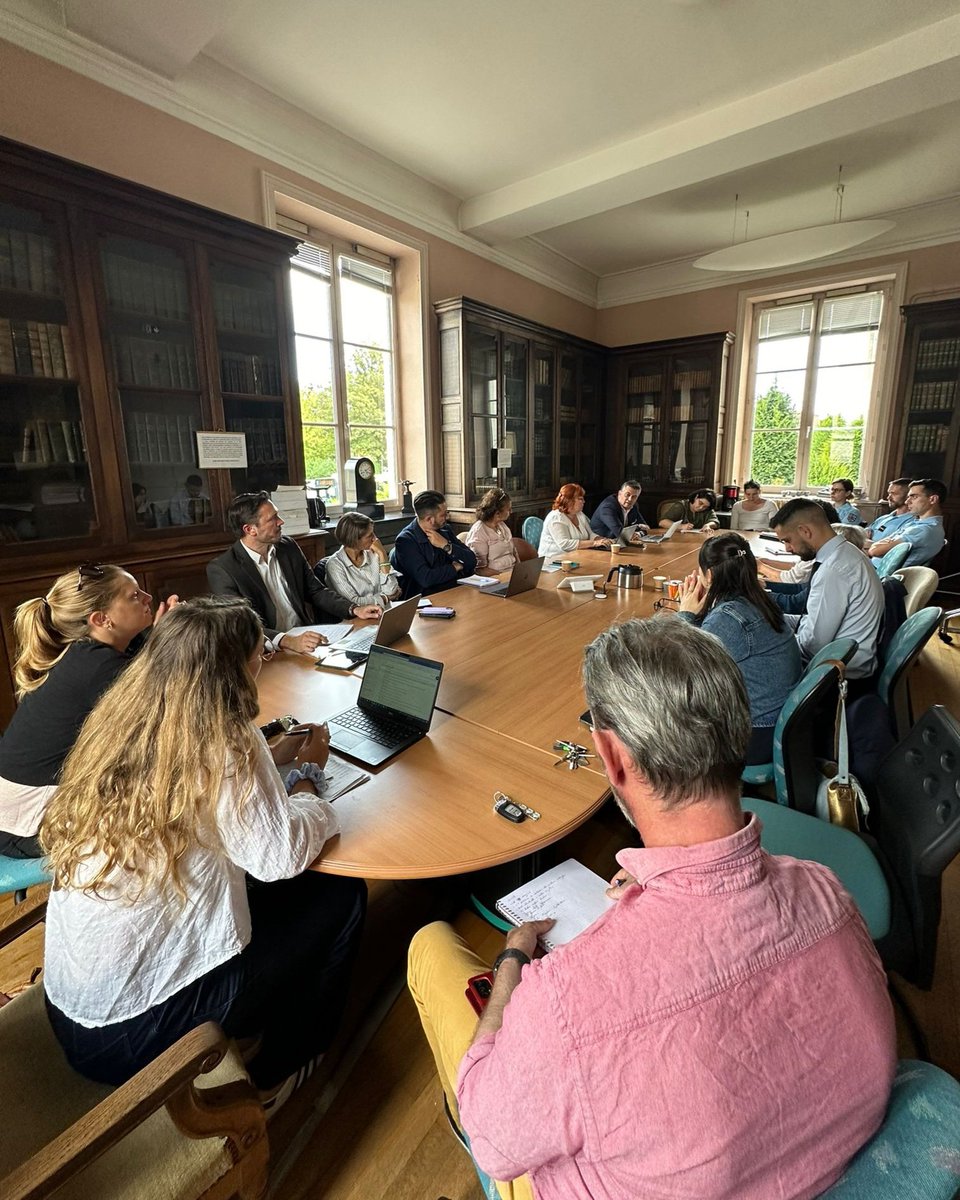 CBeluet's tweet photo. Les 3 GLTD #VIF des circonscript° de Blois, Romorantin &amp; Vendôme, pilotés par le parquet de #Blois, associant tous les acteurs du territoire se st à nouveau réunis en septembre
➡️maillage territorial de proximité au + près des réalités pour lutter c/les #violencesintrafamiliales https://t.co/rOhodBVKlm