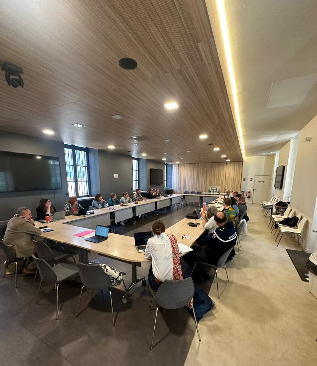 CBeluet's tweet photo. Les 3 GLTD #VIF des circonscript° de Blois, Romorantin &amp; Vendôme, pilotés par le parquet de #Blois, associant tous les acteurs du territoire se st à nouveau réunis en septembre
➡️maillage territorial de proximité au + près des réalités pour lutter c/les #violencesintrafamiliales https://t.co/rOhodBVKlm