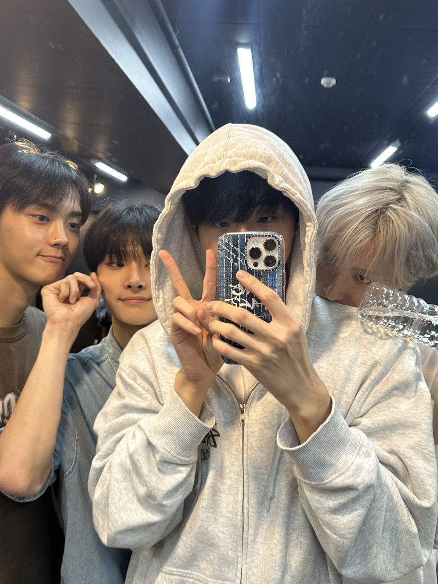 onepact_japan's tweet photo. ┌──────────┐
│⌕ ONE  PACT│
└──────────┘
関連検索語
↳ #&amp;♡
↳ #一生懸命_練習中
↳ #ONEPACT_コンサート_D-1
みんな楽しみにしててね,,~♡
____________________
  ㅣ  ¹     ·   ²    ㅡ³    ⌫
ㄱㅋ ⁴ ㄴㄹ⁵  ㄷㅌ⁶     ↲
ㅂㅍ ⁷  ㅅㅎ⁸   ㅈㅊ⁹     ?! https://t.co/RY5aH7DNoG