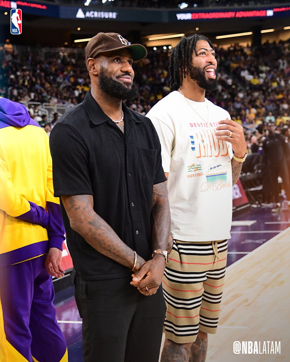 NBALatam's tweet photo. Tu amigo y tu esperando por el inicio de la NBA 😁 https://t.co/gLUuBhT1BB