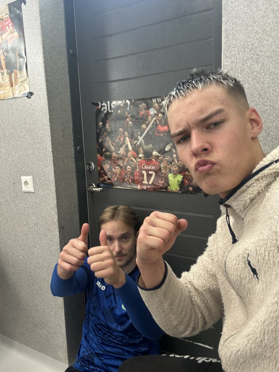 Henti í annað bet við veikan Nalla stuðningsmann, þússari fyrir hvern mismun í stigum í lok season. 

Hann fær þússara fyrir hvert stig sem Arsenal er fyrir ofan Liverpool og ég fyrir hvert stig sem Liverpool er fyrir ofan!🔴

<a href="/Einar_B/">Einar B. Baldvinsson</a>