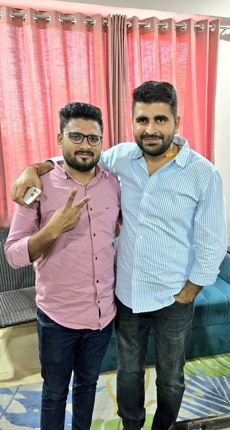 Radhemahwa's tweet photo. आज फिर राजस्थान के युवाओं की मांग को लेकर शिव विधायक @RavindraBhati__ भाटी जी से चर्चा की एवं "युवा नीति" की आवाज उठाने के‌ लिए आभार व्यक्त किया।

@jhampliy @KirodiSaini @devsaini_0007 भाई भी साथ रहें। https://t.co/yQula3LuCL