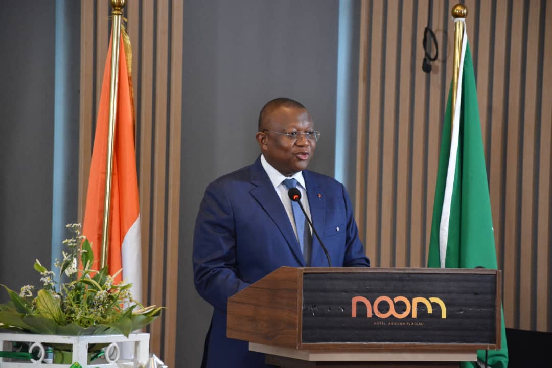 's tweet image. Lors de l’ouverture de la 9e Réunion du Conseil Exécutif de la FAAPA, le ministre Amadou Coulibaly a appelé les médias à intégrer l'IA de manière réfléchie, tout en préservant l'éthique et l'indépendance éditoriale. 
#MINCOM