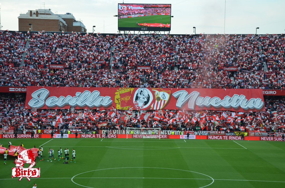 birisoficial's tweet photo. ¡Ustedes mátense en el campo, nosotros en la animación! 

@SevillaFC https://t.co/0ZbvVXmhlI