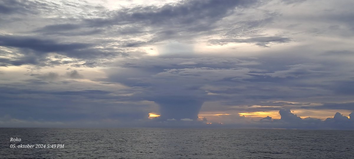Istrianer's tweet photo. 300Nm from typhoon #Ancha https://t.co/PvzSgfoewo