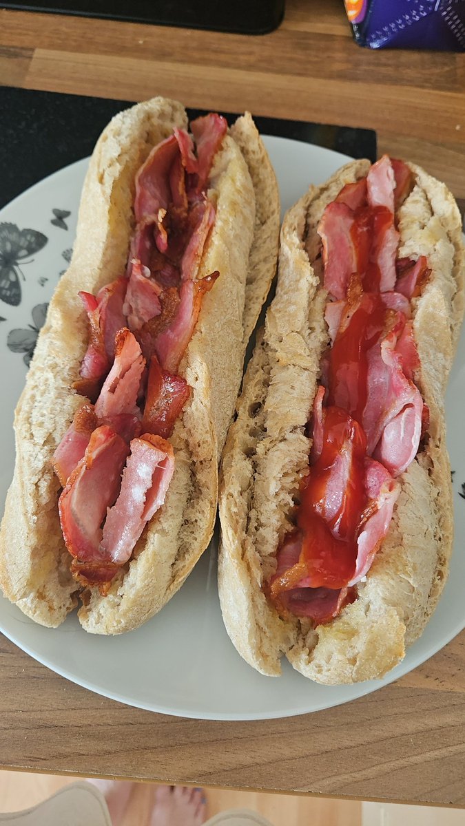 ʙʀᴏɴɴʏ tweet media