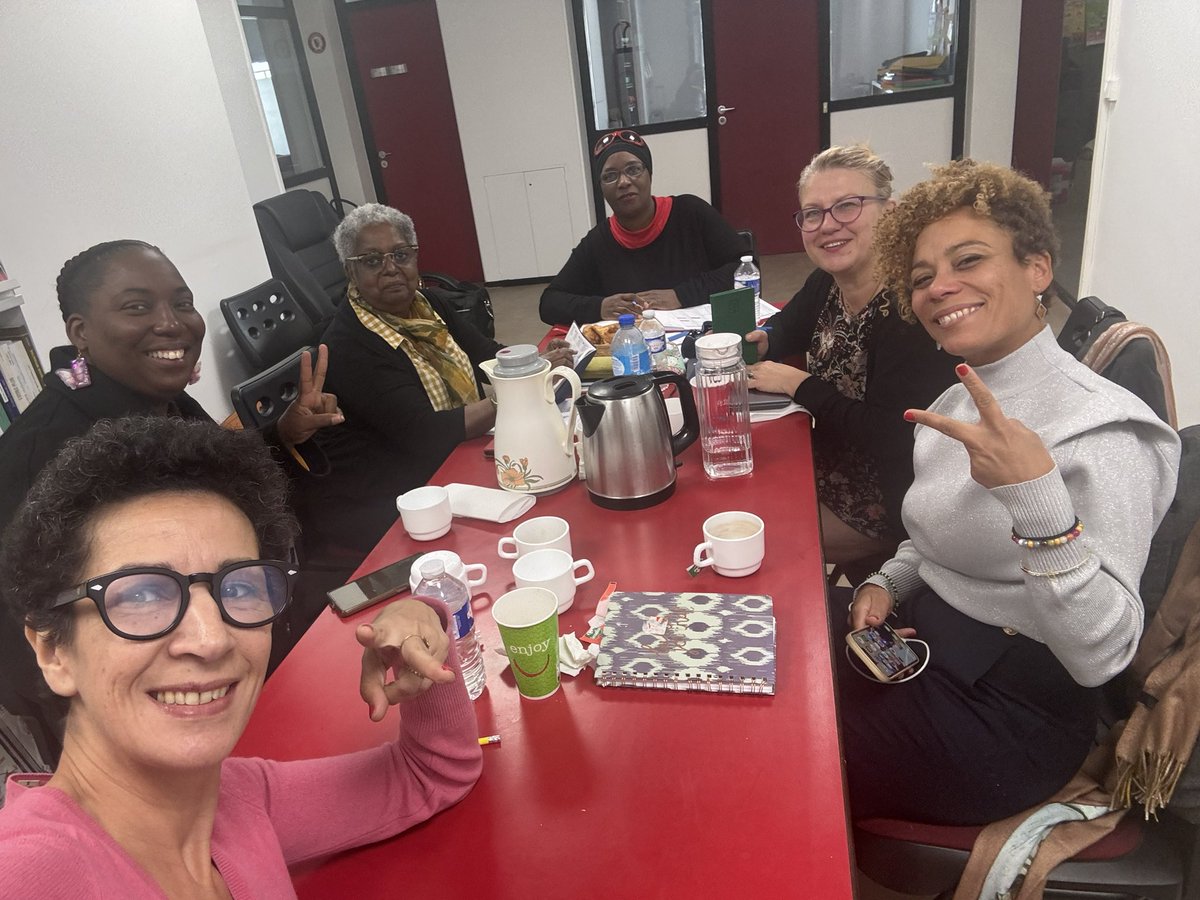 En plein travail au conseil d’administration de la <a href="/FSFM_officiel/">Fédération Syndicale Des Familles monoparentales</a> avec <a href="/AssoYachad/">YACHAD</a> et <a href="/MoiEtEnfants/">Moi & Mes Enfants</a> 
<a href="/SemLequerec/">Sémira Le Querec</a> <a href="/GhislaineGM92/">Ghislaine Guessous Marin</a>