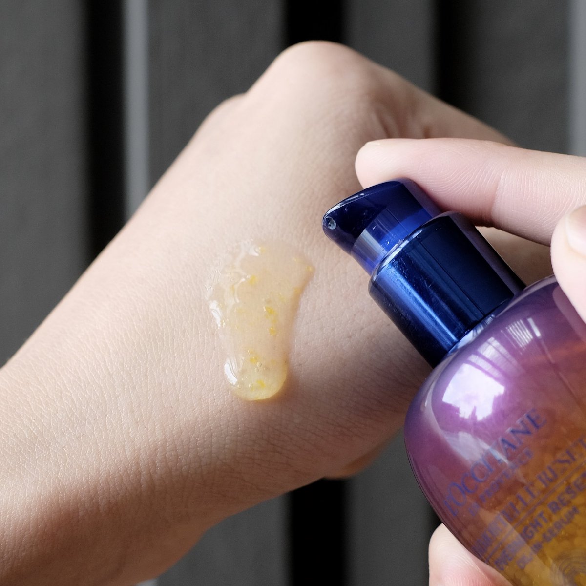 ช่วงนี้เห็นคนรีวิวเยอะมาก L'occitane Reset Oil-in-Serum สูตรใหม่ พอได้ลองใช้เอง รู้สึกได้เลยจริงๆว่าหน้าโกลว์ขึ้น ดูสดใสแบบคนนอนเต็มอิ่มอ่ะ ละเค้ามาเป็นเหมือน ออยล์เซรั่มบับเบิ้ลๆข้างใน ตอนปั๊มเหมือนได้สารสกัดที่สดใหม่ทุกปั๊ม