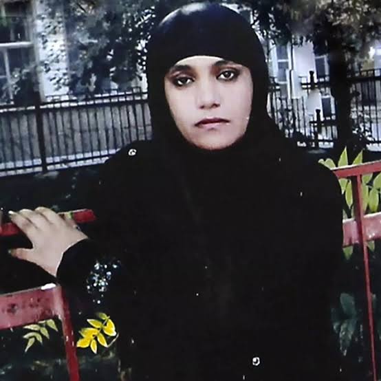kikcku's tweet photo. ferhunde melikzade, tamamen islami usullerle giyinen ve yaşayan bir kadın, İFTİRAYA uğradı ve üzerinden arabayla geçildi, cesedi yakıldı ve erkekler tarafından canice katledildi. bu örnek bile sizin islami usül safsatanızı çürütmeye yeter.
zarar görenleri suçlamayı KESİN. https://t.co/FKCxRFcGNB