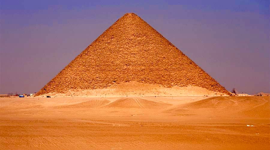 ArchitectArabic's tweet photo. Red Pyramid
أول محاولة ناجحة لبناء هرم كبير بجوانب ملساء متناسق الزوايا والأضلاع

الهرم الأحمر
 ثالث هرم بناه الفرعون سنفرو، 

تم بناؤه بنفس الزاوية الضحلة 43 درجة مثل الجزء العلوي من الهرم المنحني

سمي بالأحمر بسبب  لون أحجاره ويقال أنه كان مخطى بالحجر الجيري الأبيض https://t.co/0ltjiNwsPF