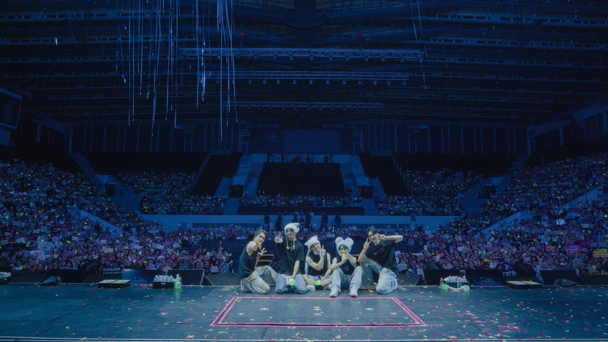 Penantian 5 taun akhire terwujud~

Seko sing awale teka rene nggo dadi bintang tamu, nganti akhire dina iki iso ngadakke konser tunggal 🥹 maturnuwun nggo WayV &amp; WayZenNi sing wis tansah saling dukung lan nguati 🫂 tepuk tangan 👏🏻👏🏻👏🏻

❤️ semua WayV &amp; WayZenNi dirayakan ❤️