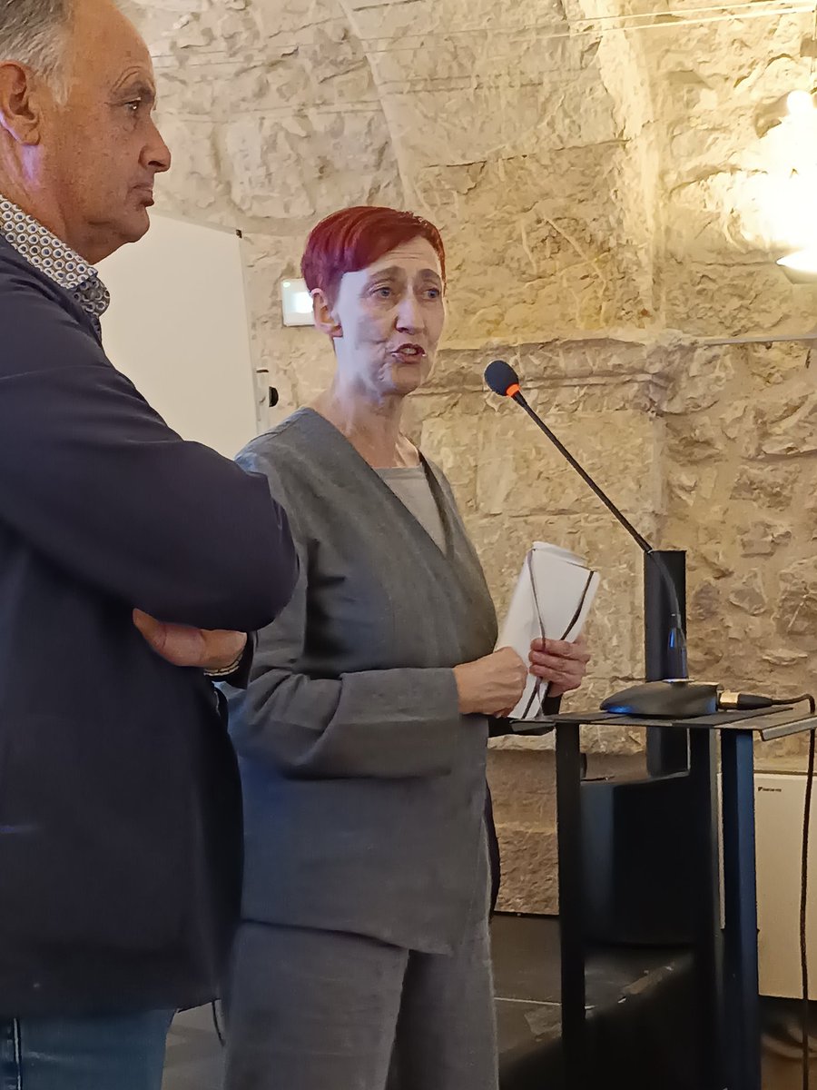 JuntsL's tweet image. Avui la nostra companya Alicia Ribalta a la jornada d&apos;estudi &quot;Jardins literaris i jardins patrimonials de Víctor Català&quot; 
#fempoble #femhojunts