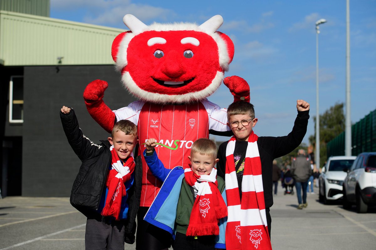 Poacher_The_Imp's tweet photo. 😍 It’s a pleasure to welcome so many young fans to Grassroots Day.
👍 Representatives from 30 local teams are here for the home game against Leyton Orient.
#WeAreImps | #LINLEY https://t.co/Xs3m1isQvy