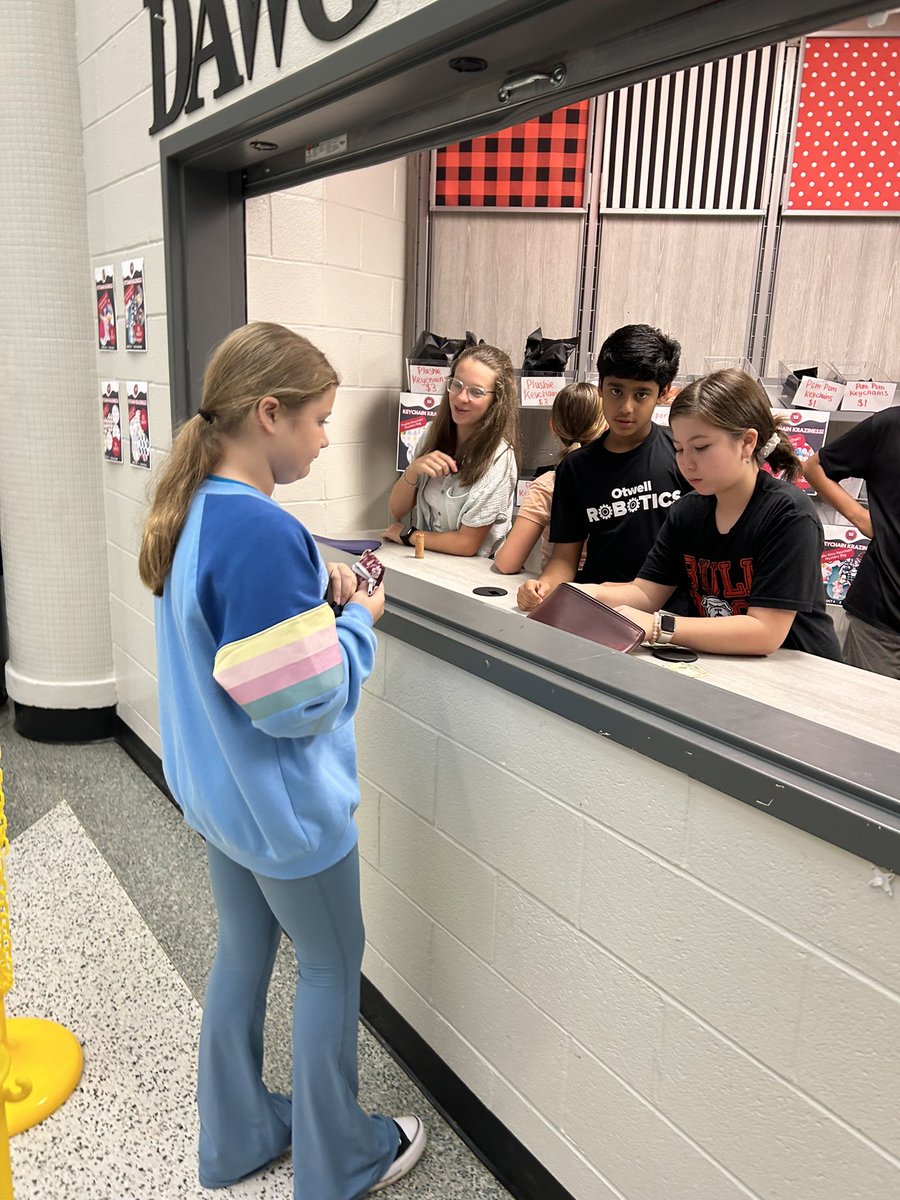 msbillups_mkt's tweet image. Hard work pays off for @Otwell_MS DECA! DAWG-MART is a school based enterprise stocked, staffed, and managed by 6th, 7th, and 8th grade @DECAInc students. #DECASBEWeek @FCSchoolsGA @FCCollegeCareer