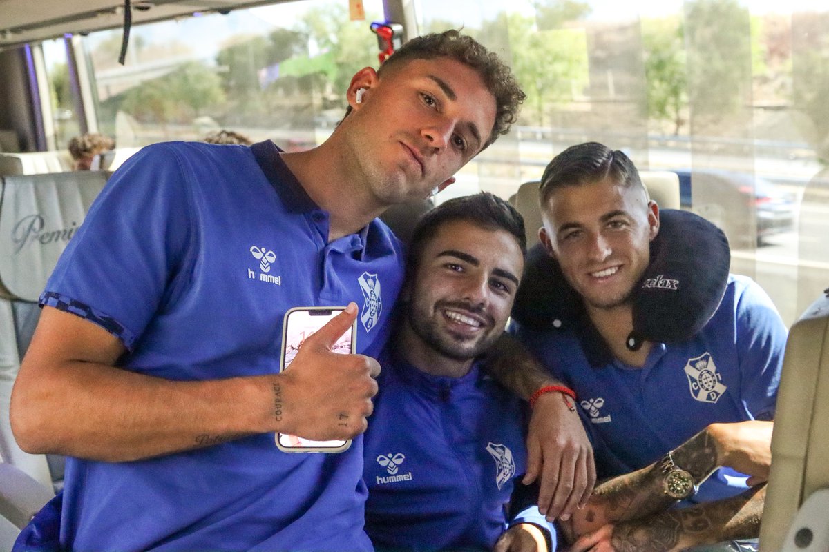 CdtCantera's tweet photo. 🚌 Ya en la Península, rumbo a Extremadura ⚪🔵.

#CoriaTenerifeB @CDTOficial #AmorEterno https://t.co/YYJiUuzZGN
