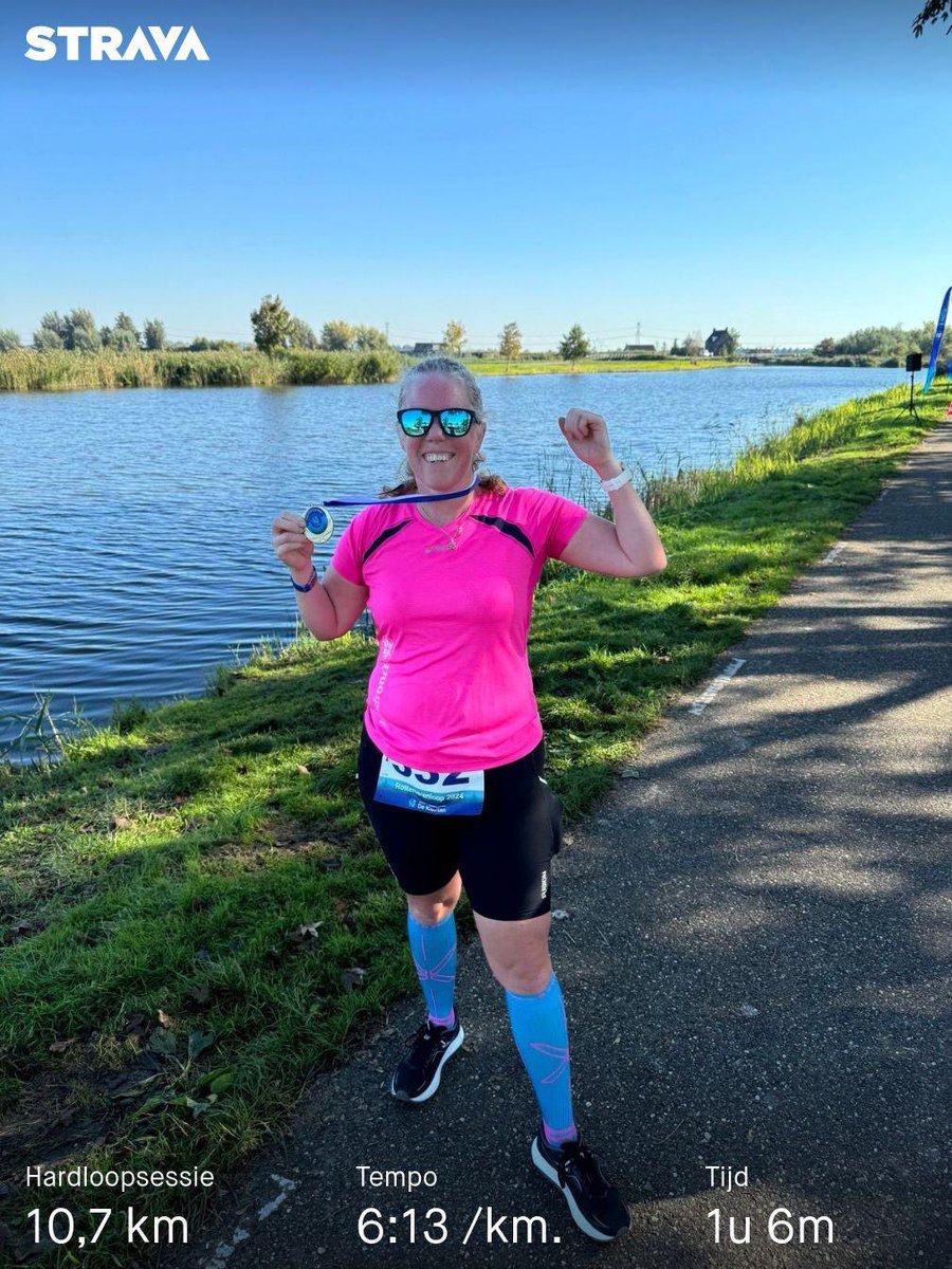 Globeskater's tweet photo. Vandaag de #kwartmarathon van de Rottemerenloop gelopen! Mijn eerste 10km wedstrijd. Waar ik dinsdag 1.04.15 liep, liep ik vandaag weer een nieuw PR met 1.02.16 op de 10km! Dit smaakt naar meer 😉 @loopmaatjes #Hardlopen https://t.co/L0gqFKk4mw