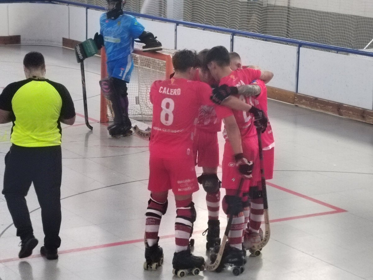 🏑 Lliga Catalana Plata 2024
Semifinals. Minut 22:30, empata <a href="/scanet99/">Sergi Canet</a> pels de <a href="/xevigarci/">Xavier Garcia Balda</a> aprofitant una genial assistència de Narcid Pijaume <a href="/GironaCH/">Girona Club Hoquei</a> -2 <a href="/cerdanyolach/">Cerdanyola Club d’Hoquei</a> 2