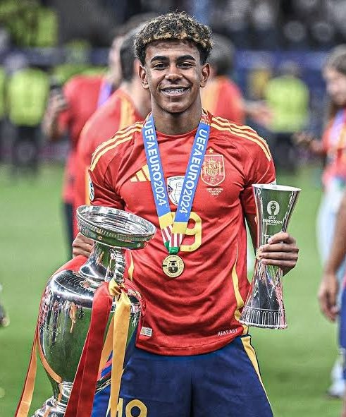 FCB_ACEE's tweet photo. Lamine Yamal at 17          Vinicius at 17 https://t.co/7PCQg36Lyn