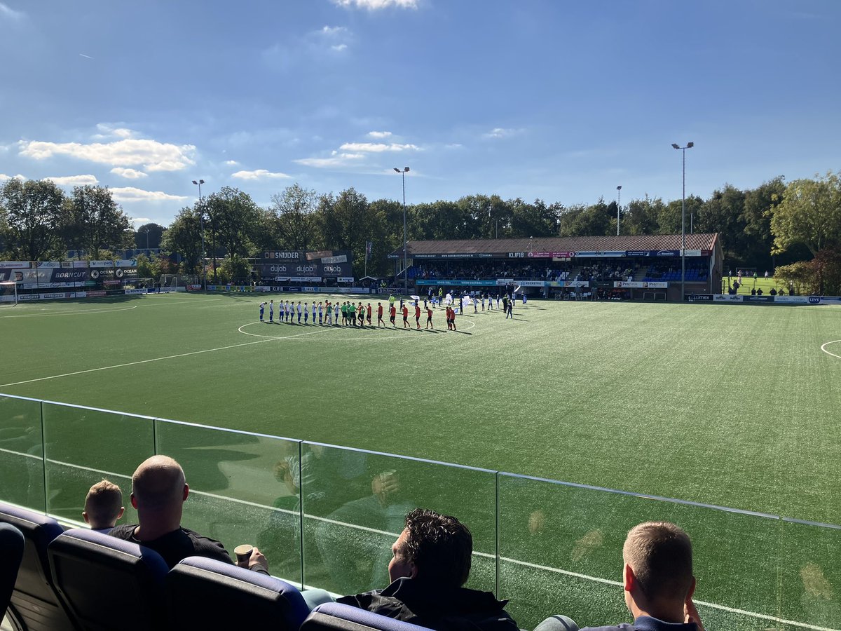 CHKBouwBV's tweet photo. Wij feliciteren @BusinessclubSVU met het ingebruikname van de nieuwbouw. #mooiproject nu op naar de opening van de kantine van @SVURK #bedanktvoorhetinonsgesteldevertrouwen https://t.co/2FRY9GPrpr