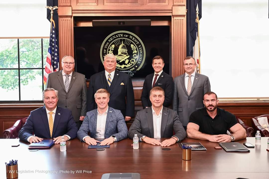 prince_omenihu's tweet photo. With 20 drones hovering above Kyiv looking to wipe out energy sources, it was great to host the Ukraine Delegation to the U.S. for meetings and discussions. @RollanRoberts 

#Ukraine #kyiv 
Congress https://t.co/e0IciZEwSg