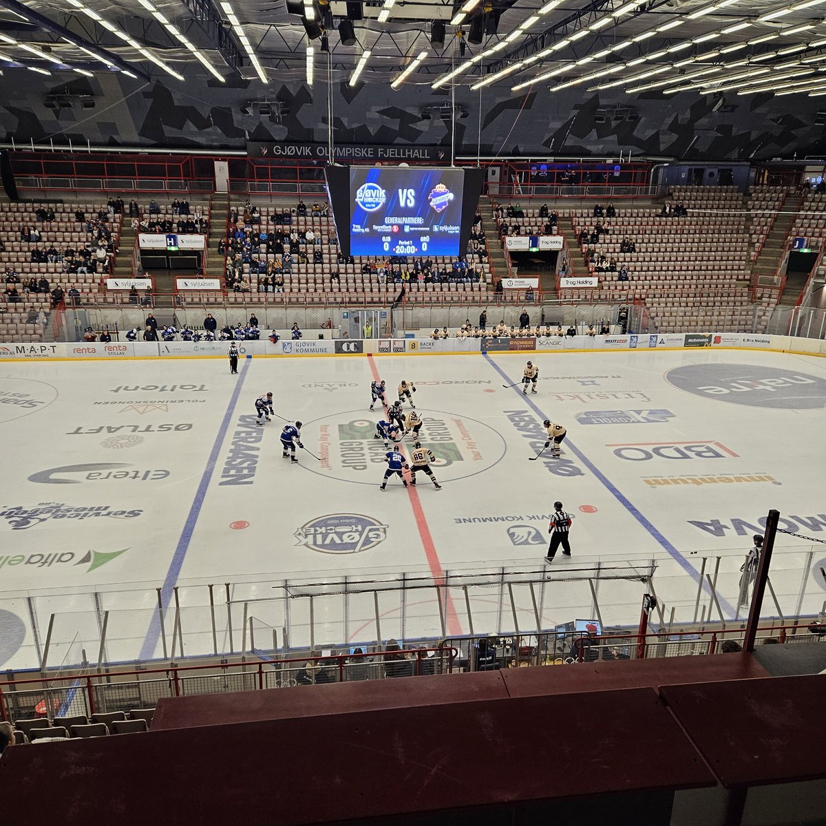 Dagens kontor på Gjøvik. #hockey #2hockey #olympiccavernhall