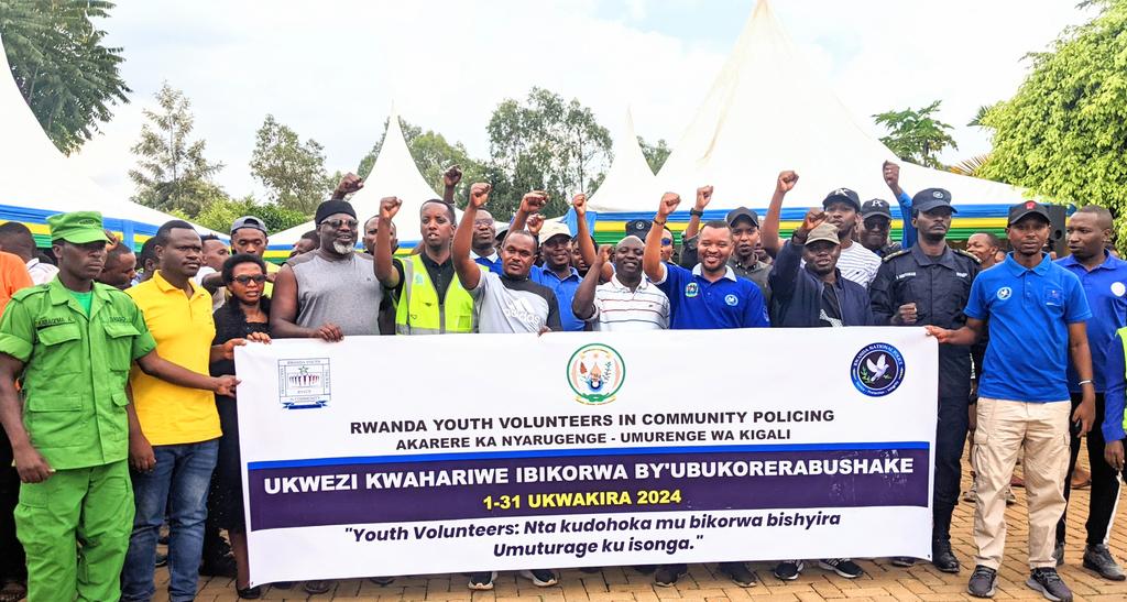 KigaliRyvcp's tweet photo. Bwana INGANGARE Alexis DEA @Nyarugenge yitabiriye ibikorwa by'urubyiruko hatangizwa Ukwezi kwahariwe Ibikorwa by'ubukorerabushake muri @SectorKigali hatewe ibiti muri gahunda #GreenRwanda hanategurwa indyo yuzuye mu kwirinda ingwingira ry'abana bato
@NyarugengeV @RwandaYouthVol1 https://t.co/aV8ZJfq8Jf