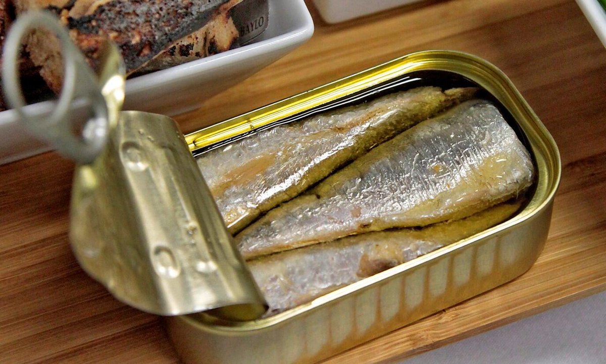 RetroHighway's tweet photo. Tinned sardines
are you a fan of this affordable, healthy snack? https://t.co/t8zEaLSxmV