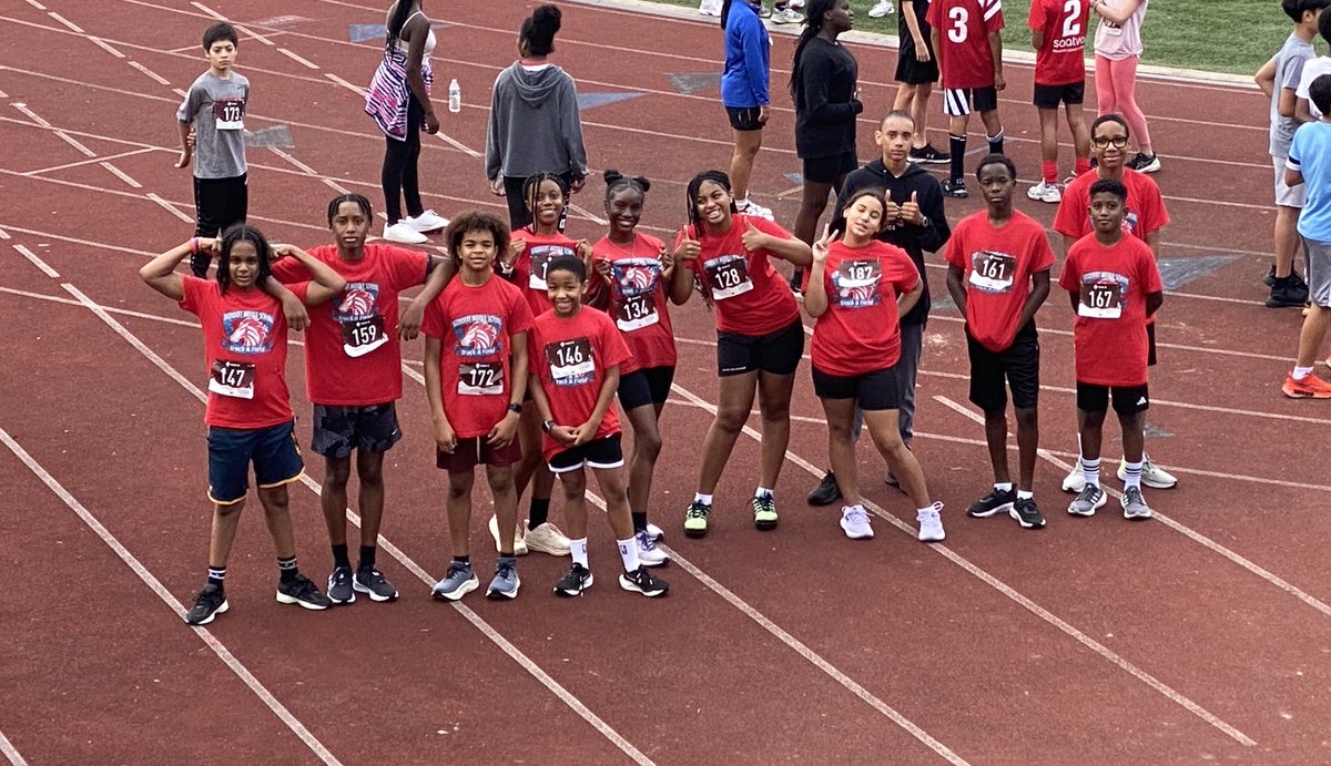 A great turnout from <a href="/StoddertCCPS/">Benjamin Stoddert MS</a> at the middle school cross country meet. No better way to start my morning with rooting these athletes on. Go Stallions!