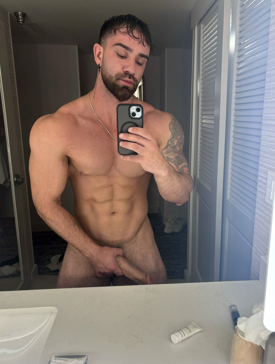 skylerfancyxx's tweet photo. Can you handle all this muscle ?😉
https://t.co/Q3iZuZzFoL https://t.co/4RL90wLM4a