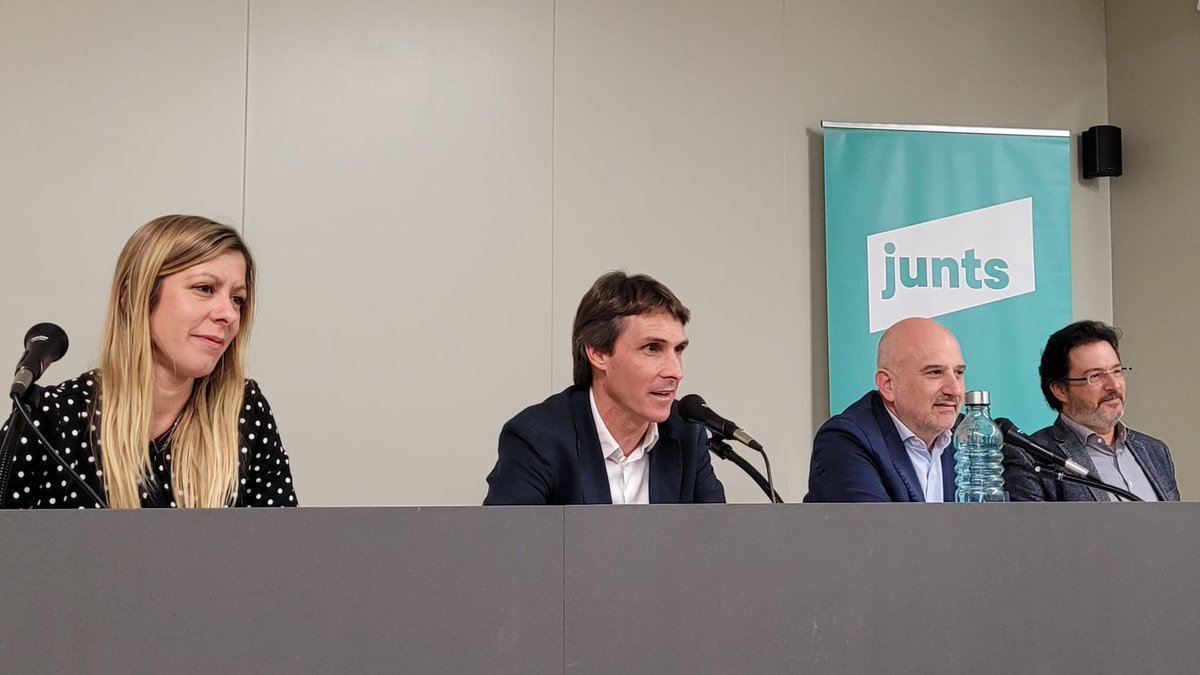 JXCatTdLleida's tweet image. 📢Quin luxe poder parlar d’#Agricultura amb @Jean_Abella, @IgnasiPratSarri, @vadorverges i @IsidreGavin.

👩‍🌾 #pagesos i #ramaders ens tenen al seu costat.

💪 Gràcies #Olius i @JxCatSolsones per organitzar actes potents com aquest al servei de les persones i del territori.