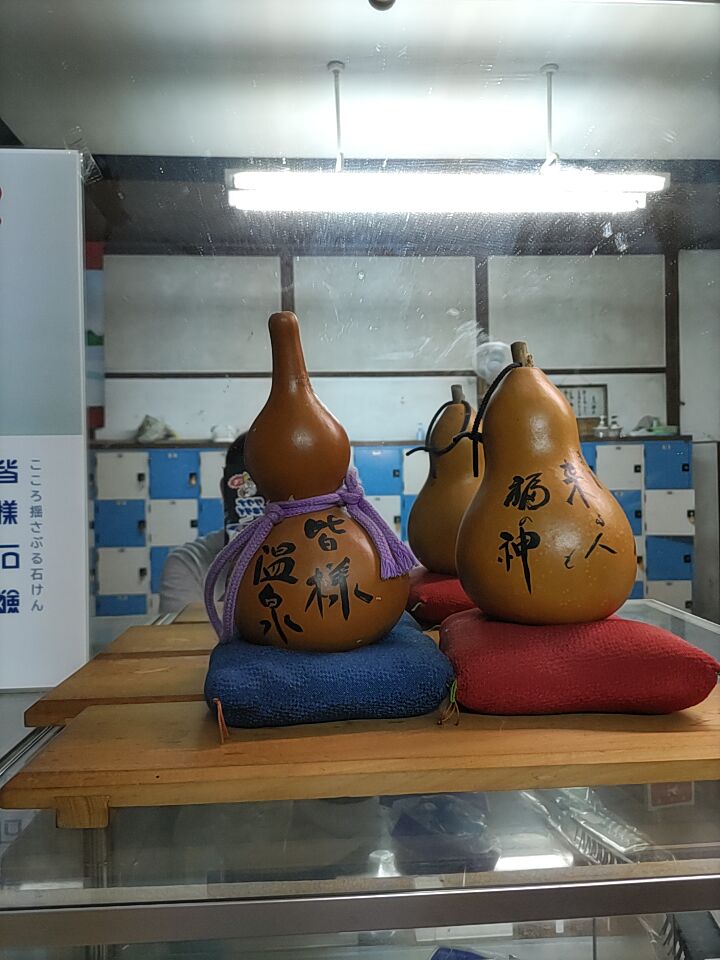 goltusan's tweet image. 🌃今晩のお風呂屋さん♨️銭湯
四條畷市、皆様温泉さん
今晩もいいお風呂スチームサウナ
水風呂薬湯✨ありがとうございました
😆😆　#また来ます
#四條畷市　#旅ふろカード88番札所
#日本一の石造り浴室　#酵素風呂　
#貫録銭湯お風呂屋さん