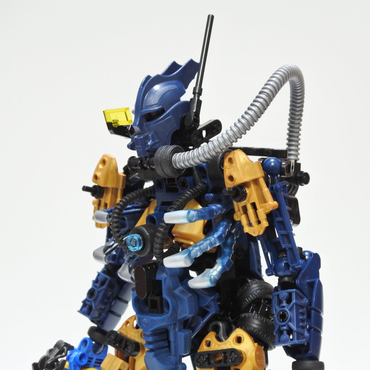 katthogunner's tweet image. 「Tarix」
久しぶりバイオニクル。今回は8981:Tarixを自己流にアレンジ…俺Tarixです
水中警察っぽくしてみました
#レゴ
#bionicl