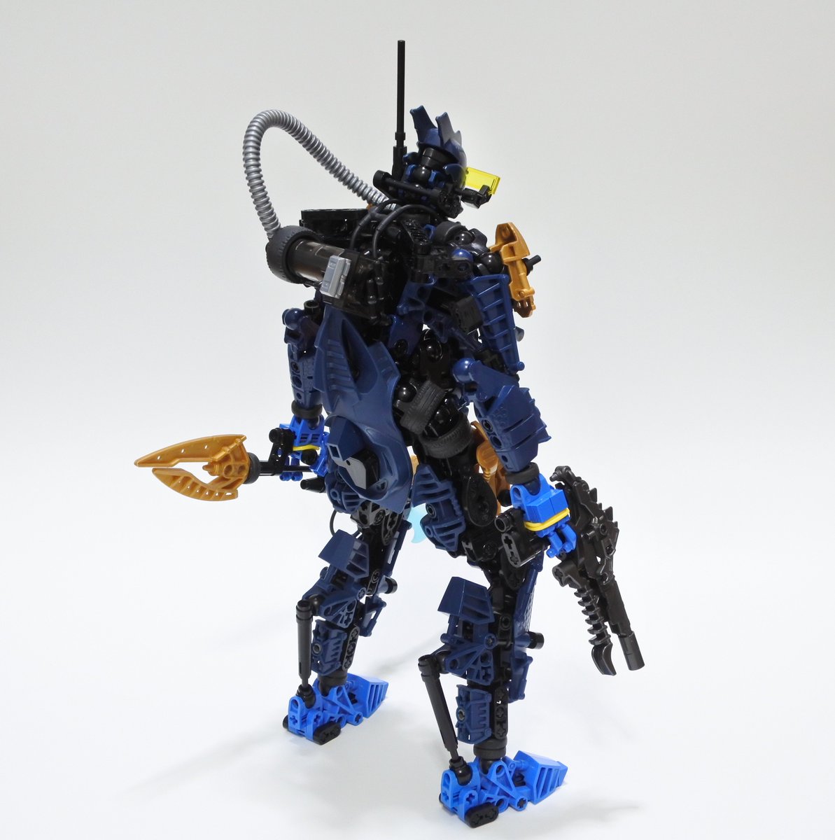 katthogunner's tweet image. 「Tarix」
久しぶりバイオニクル。今回は8981:Tarixを自己流にアレンジ…俺Tarixです
水中警察っぽくしてみました
#レゴ
#bionicl