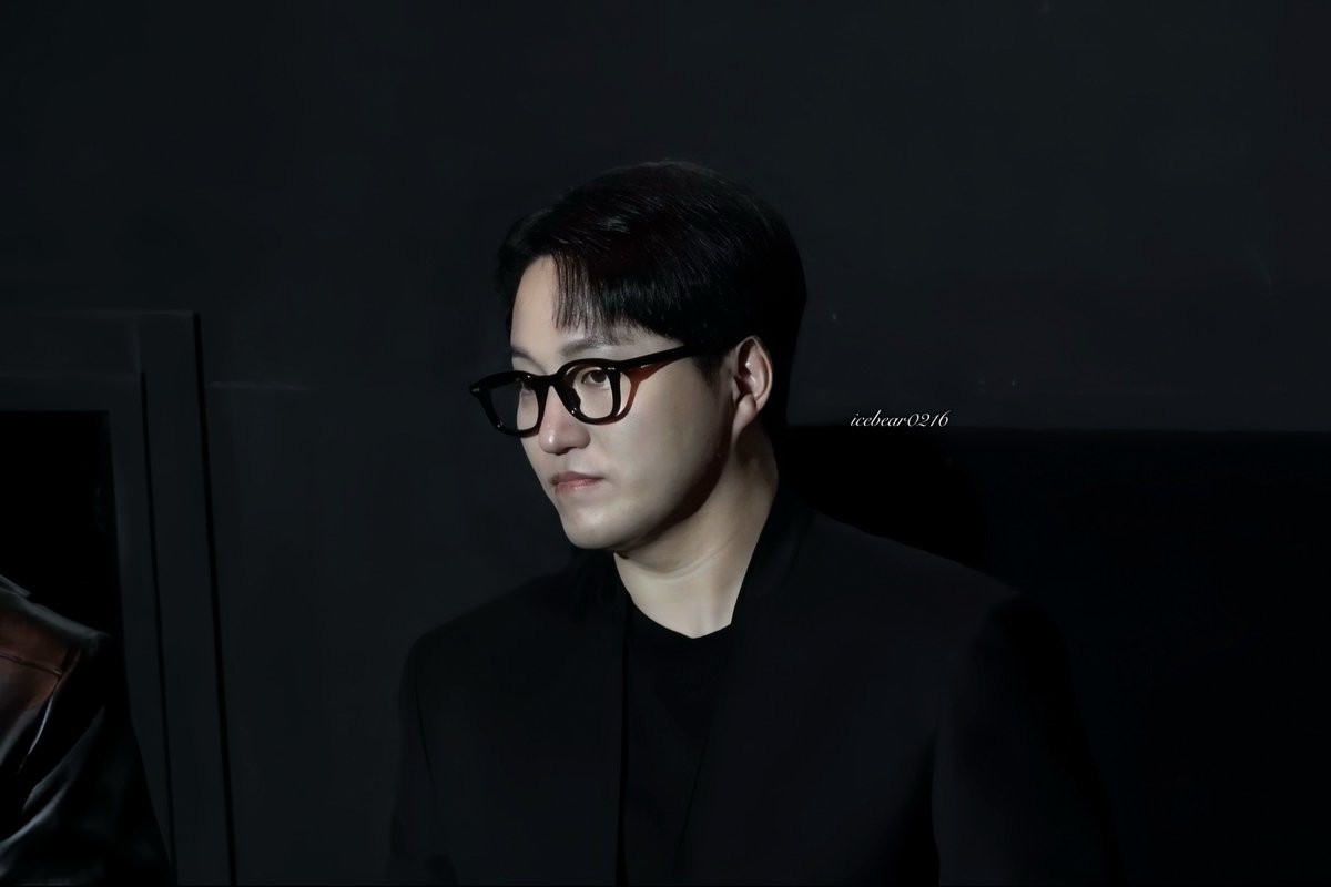 icebear0216's tweet photo. 241003 부국제 #더러운돈에손대지마라 GV
뿔테댐을 여기서 볼 줄은 몰랐어 안경써서 너무 섹시한데 나보고 뭐 어떡하라고, 어뜨카라고, 우뜨카라고, 모루카라고, 오픈카라고, 엉뜨켜라고, 엉뚱하라고, 오또카라고, 어떡콰라고

#김대명 #내가알던곰돌이가아니야 #샤프곰돌이 https://t.co/gX1ovnjmX2