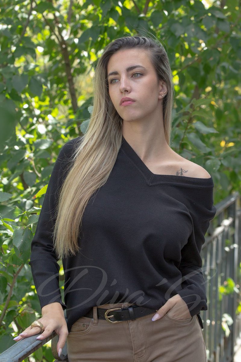 divasmodajoven's tweet photo. Jersey con cuello de pico. Sencillo, atemporal, pero muy versátil, así es este básico en color negro!!

https://t.co/j73uXYxPtc

#otoñoinvierno #Arganda #jersey #shopping #woman #spain #looks #friooo #moda #influencer #divas #photography #comerciodebarrio https://t.co/SS3H5C0qT3