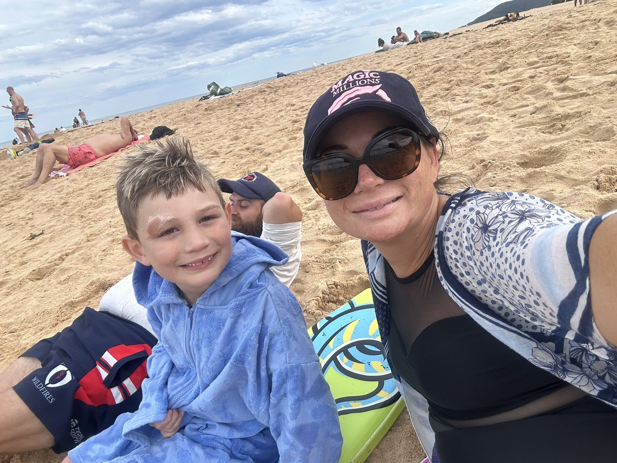 staceyropa1's tweet photo. Long weekends are for beach! Tomorrow we’re off to the GF! Life is never quiet in our family! Races x2 this week, field day, massive house re-decor! I guess we can sleep when we’re dead! #ToowoonBay #LongWeekend #beach #footy #grandfinalweekend @NRL https://t.co/e3zvhxgNBD