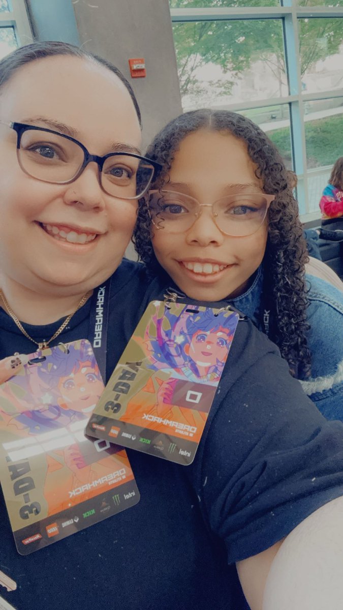 iAM_Viixen tweet media