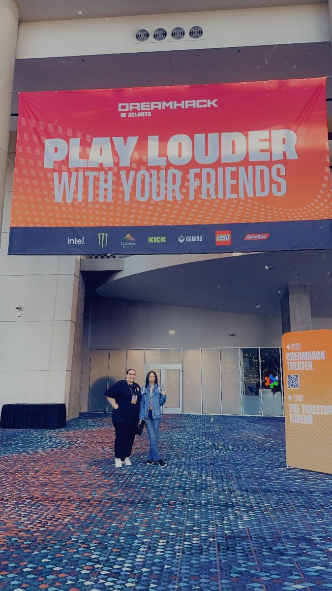 iAM_Viixen tweet media