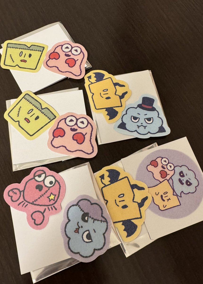 tamlokling's tweet photo. #ごきんじょるの町内会2024 
又係追星的週末
落雨的一天
The goods are cute - but got some repeated
アクリルチャーム　還欠黃色就齊一套啦
ステッカー　三個repeat 唔奢求儲齊 https://t.co/LsraMEKeWu