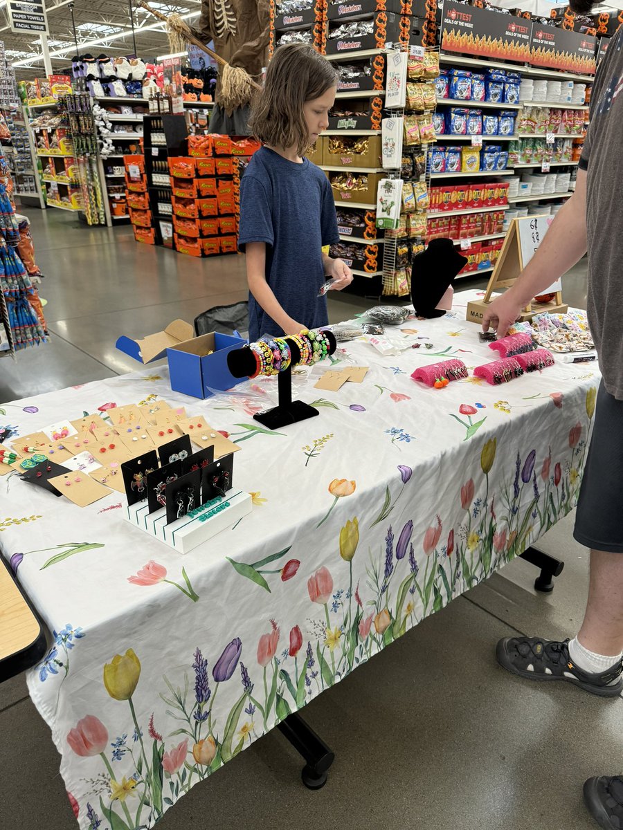 The Entrepreneur Fair is open and ready for business <a href="/HyVee/">Hy-Vee</a> on Oct. 5-6! Start your holiday shopping today!!! #lpsleads