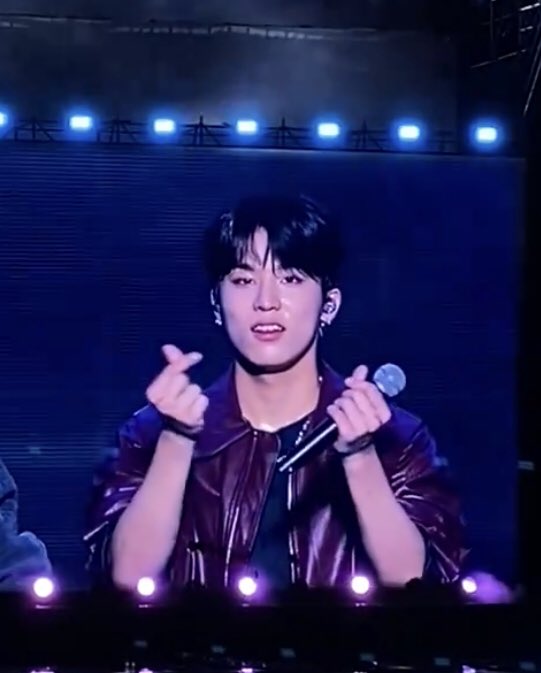 wolfylab's tweet photo. park jeongwoo who just turned 20 deym so manly looking &amp; cute at the same time bb 😭 https://t.co/SOpYyktDKx