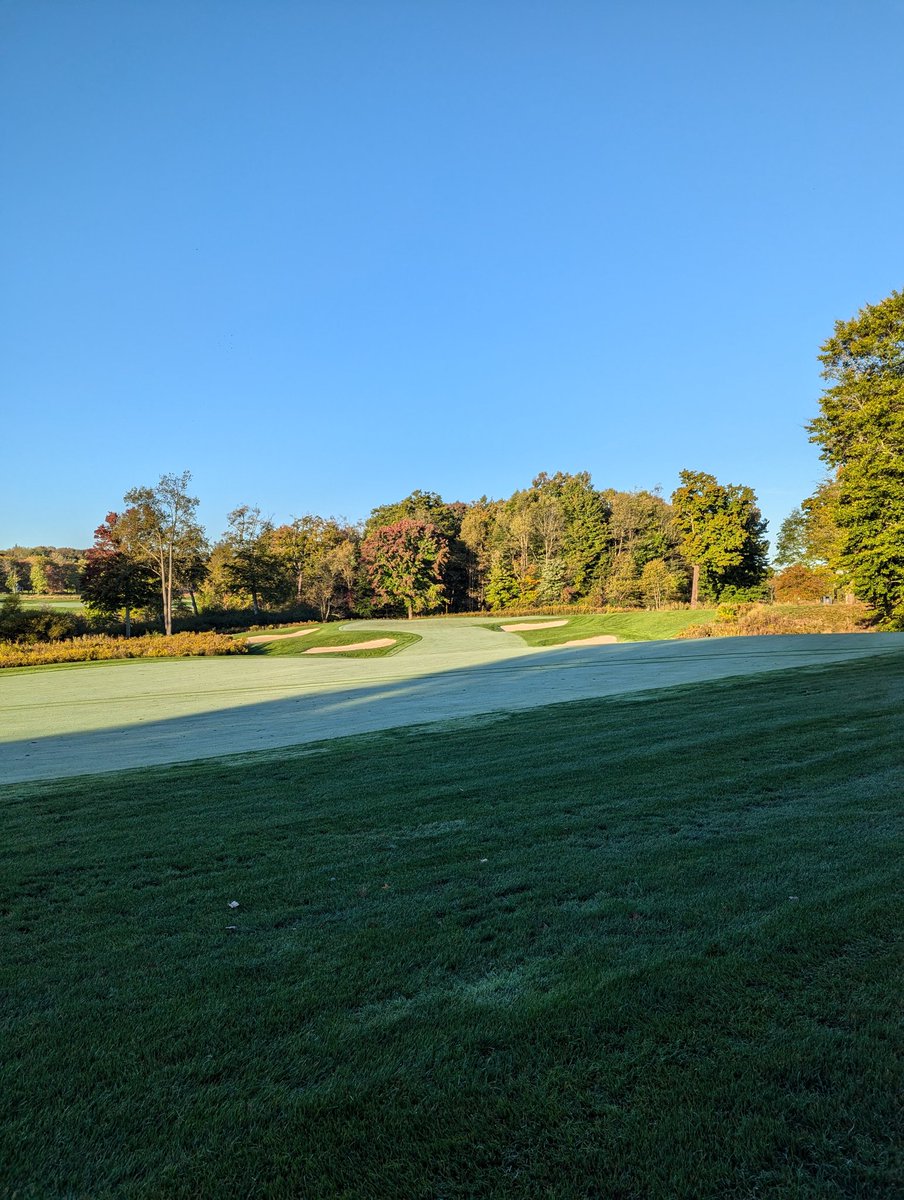 A great weekend for golf <a href="/TheMayfieldSR/">The Mayfield Sand Ridge Club</a> before the <a href="/CleGuardians/">Cleveland Guardians</a> start their playoff run! Pin 21, 90*