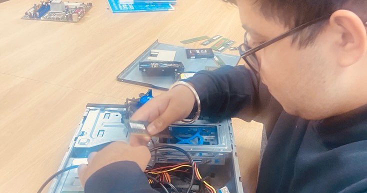 BromsSchool's tweet image. A superb morning showcasing coding, computer maintenance and esports during our 13+ Open Morning. 

A very busy day and glorious weather here on campus, with students enjoying the incredible range of co-curricular activities available. #BromsCompSci #BromsActivities