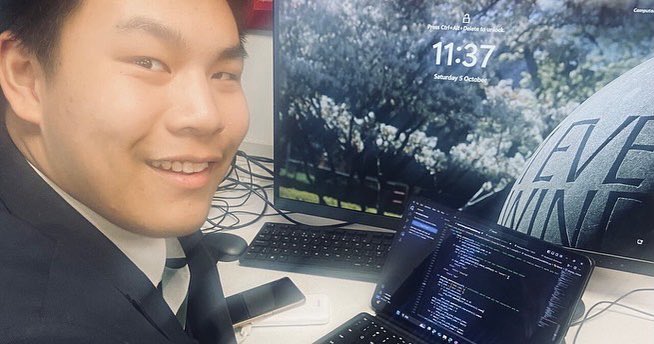 A superb morning showcasing coding, computer maintenance and esports during our 13+ Open Morning. 

A very busy day and glorious weather here on campus, with students enjoying the incredible range of co-curricular activities available. #BromsCompSci #BromsActivities