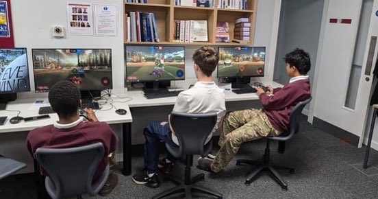 BromsSchool's tweet image. A superb morning showcasing coding, computer maintenance and esports during our 13+ Open Morning. 

A very busy day and glorious weather here on campus, with students enjoying the incredible range of co-curricular activities available. #BromsCompSci #BromsActivities