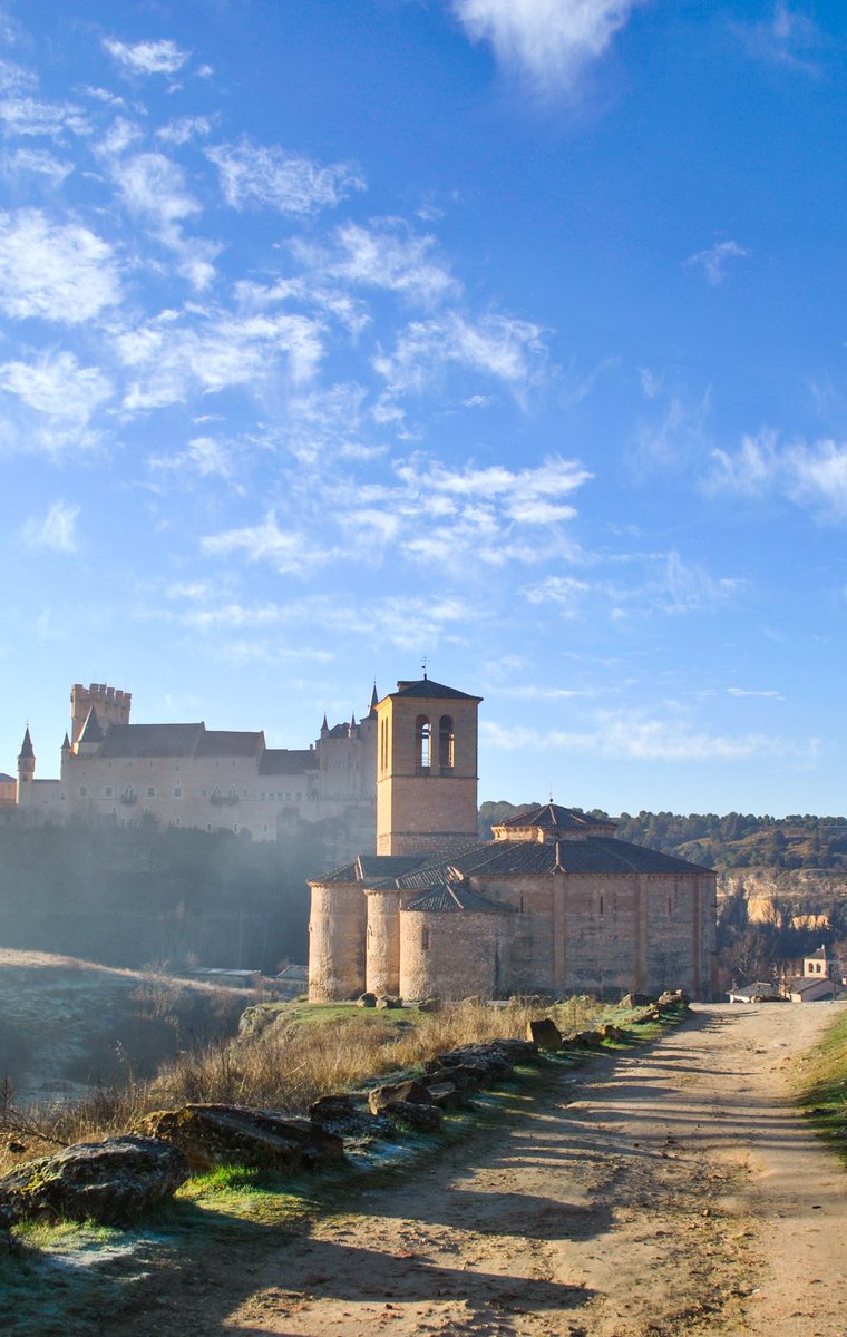 latineast's tweet photo. Our first #saturdayshot concerns the Iglesia de la Vera Cruz in Segovia (Spain)
🇪🇸🏛️
#sscle #latineast #crusade #crusades #medievaltwitter #medieval #architecture #church #iberianpeninsula #spain #segovia #centralplan https://t.co/arHKGQQt5E