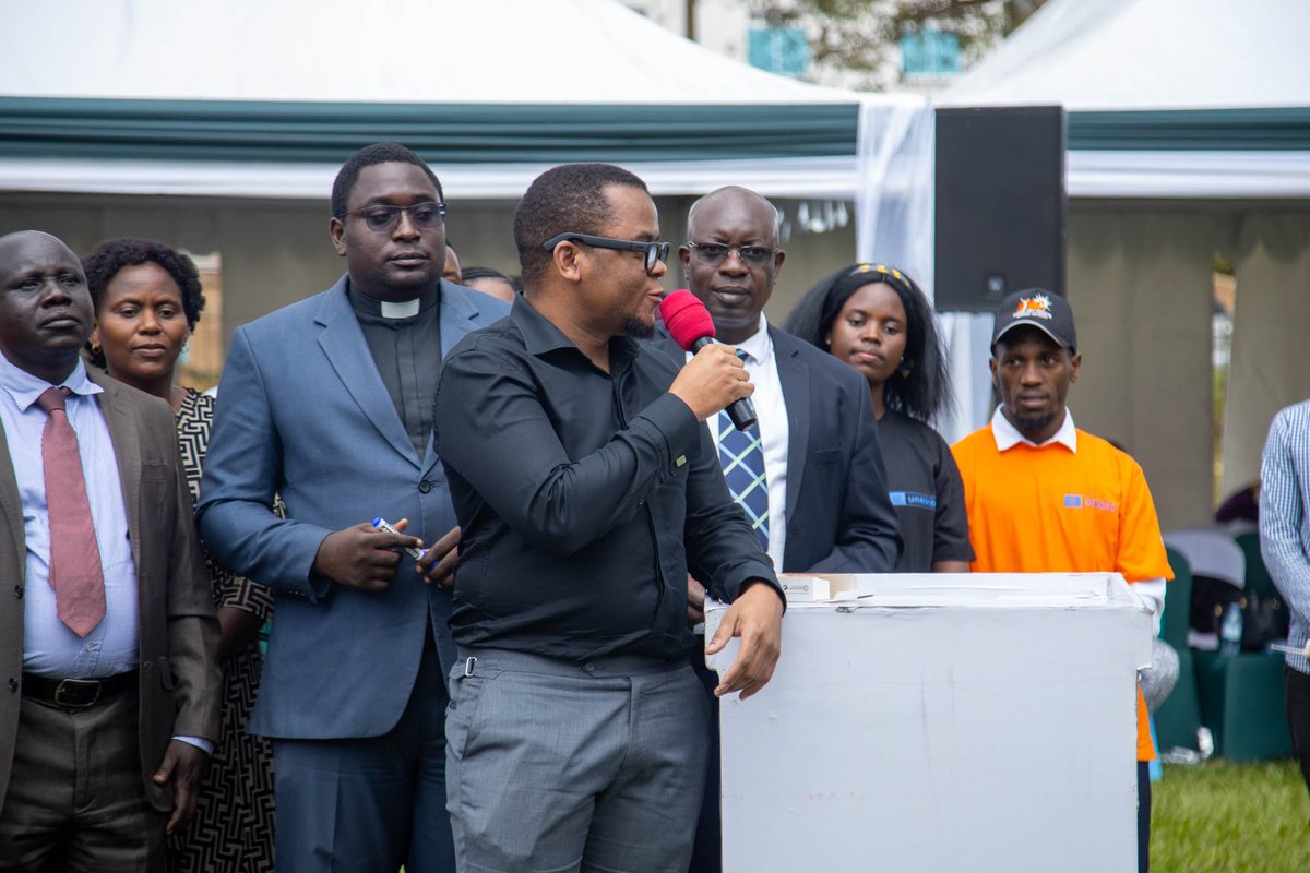 safercampusesUg's tweet image. Mr. Don Tererai, a digital specialist from @UNESCO explained the YAMBA app that it&apos;s to increase access on GBV/SRH information and to support young at HTEIs since it&apos;s a gen Z. 
#safercampusescampaign #BreakingtheSilence #UNESCOROSA #yptcampaign @yptcampaign