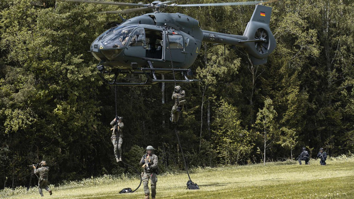 KdoMagazin's tweet photo. Bw Spezialkräfteübung: #FlamingSword 2024 verbessert als jährliche multinationale Übung die Zusammenarbeit und Koordinationsfähigkeit der #NATO #SOF. Dieses Jahr haben mehr als 1.400 Soldaten aus 14 Staaten an der Ostflanke im Baltikum daran teilgenommen. https://t.co/M57Wmb9Muh https://t.co/9GGXLAqVDa